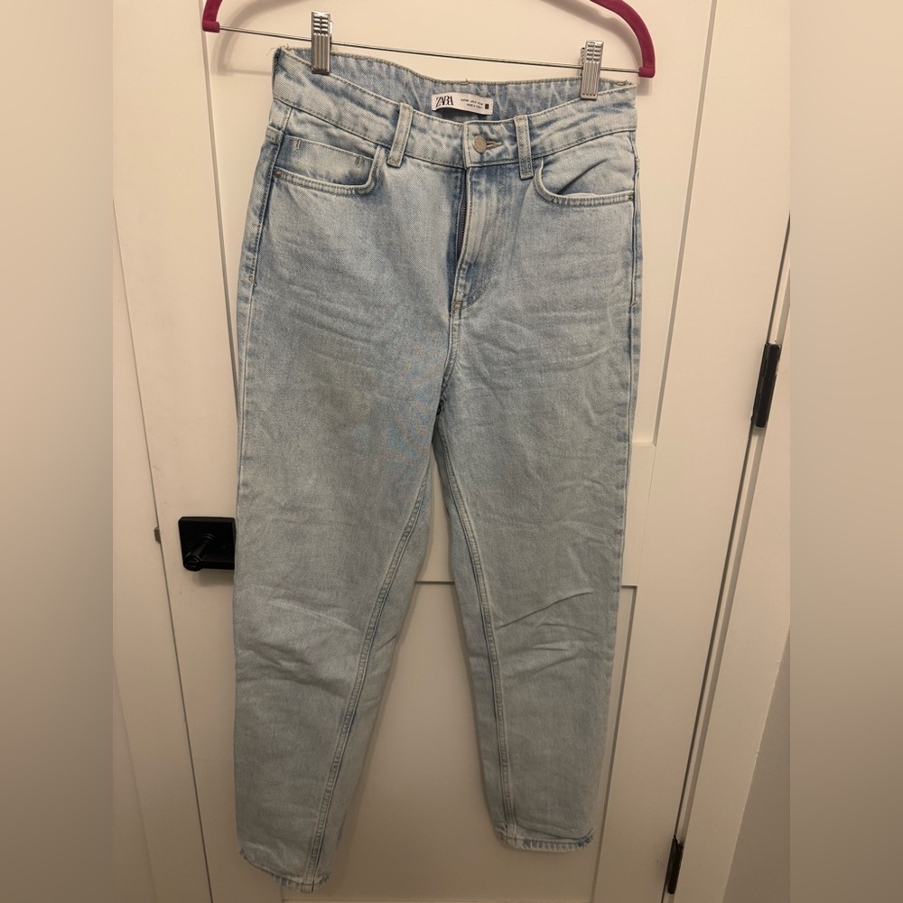 Zara Women's Light Wash Straight Leg Jeans